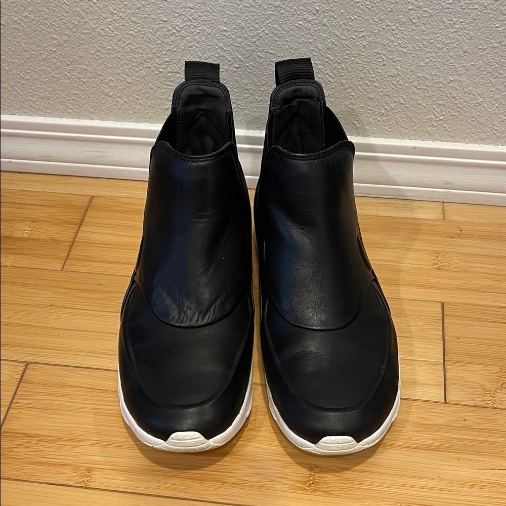 Black Women Nike Slip-On Shoes Booties Black Super Lightweight comfortable 7.5